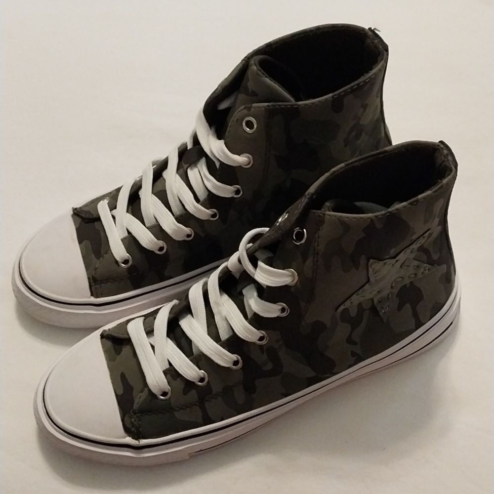 CCOCCI camouflage high top sneakers size 6.5